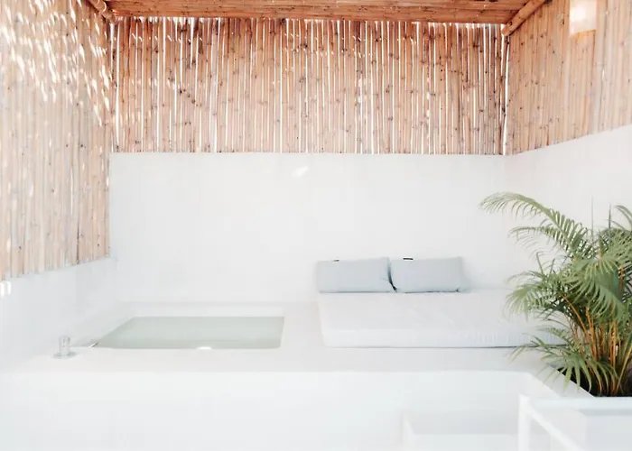 Romantic Private Jacuzzi And Pool
